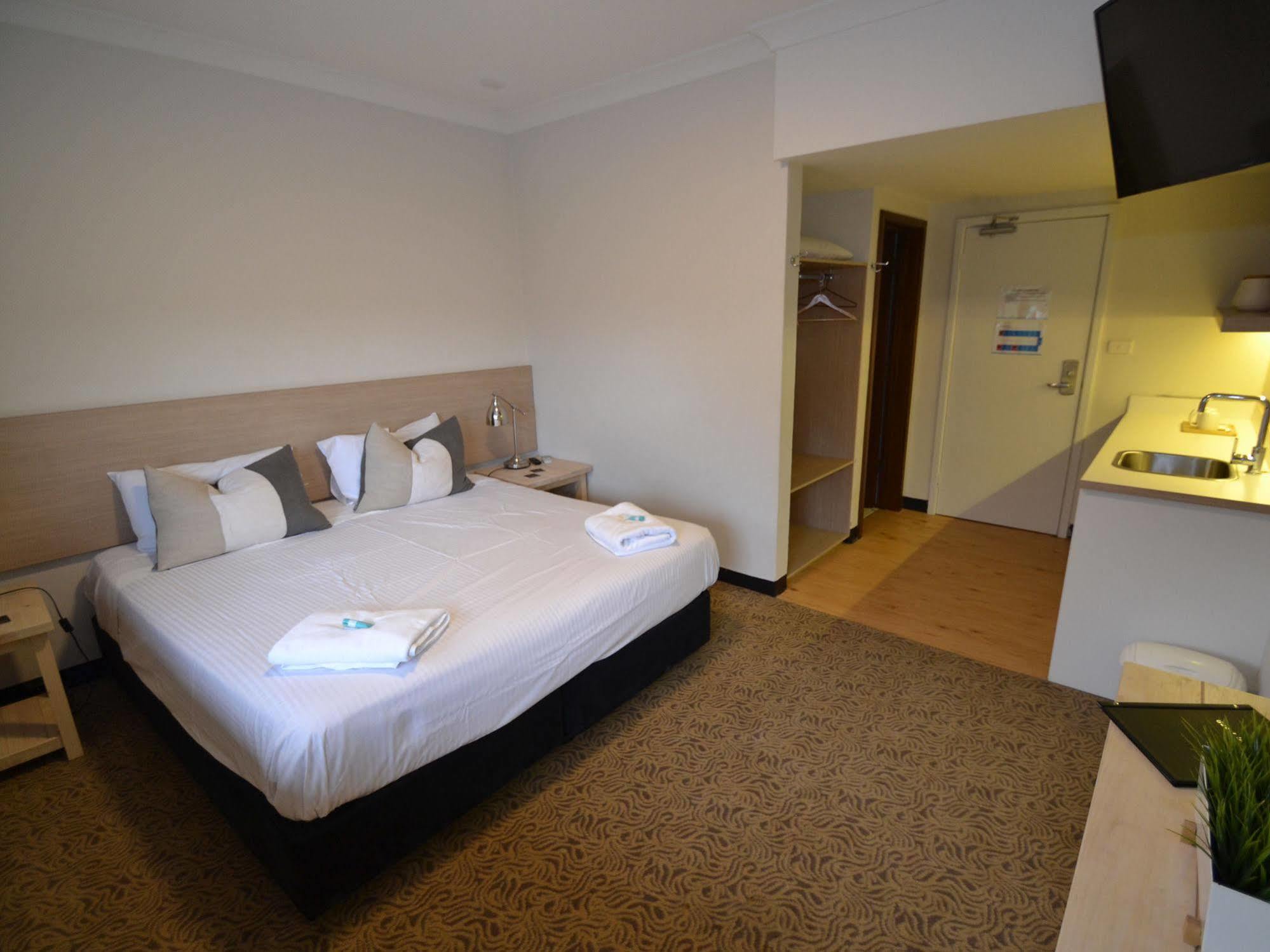Crossroads Hotel Liverpool Exterior photo